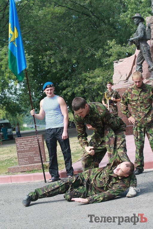 В Кременчуге отмечают день ВДВ (Фоторепортаж) В Кременчуге отмечают день ВДВ (Фоторепортаж)