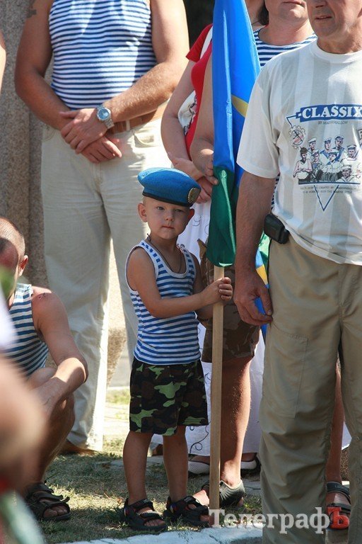 В Кременчуге отмечают день ВДВ (Фоторепортаж) В Кременчуге отмечают день ВДВ (Фоторепортаж)