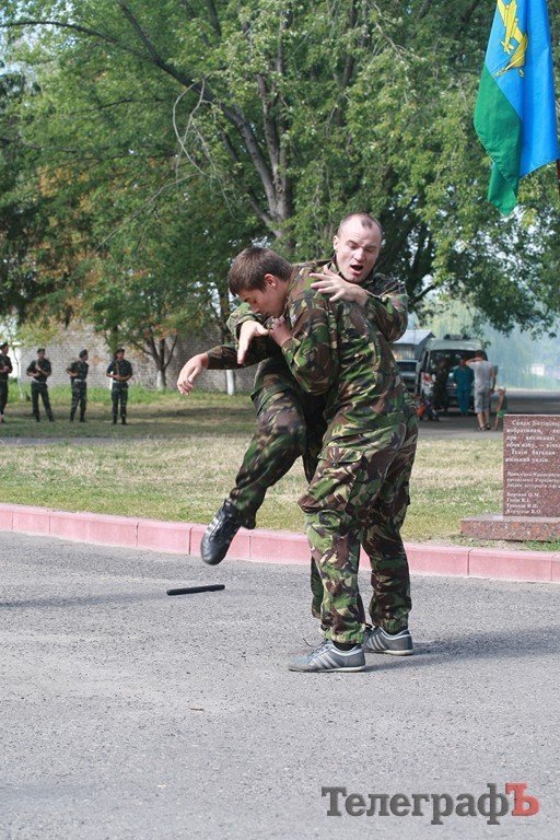 В Кременчуге отмечают день ВДВ (Фоторепортаж) В Кременчуге отмечают день ВДВ (Фоторепортаж)