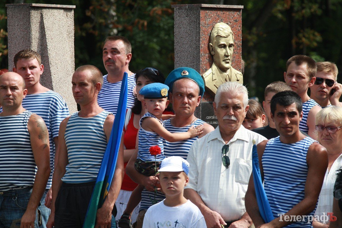 В Кременчуге отмечают день ВДВ (Фоторепортаж) В Кременчуге отмечают день ВДВ (Фоторепортаж)