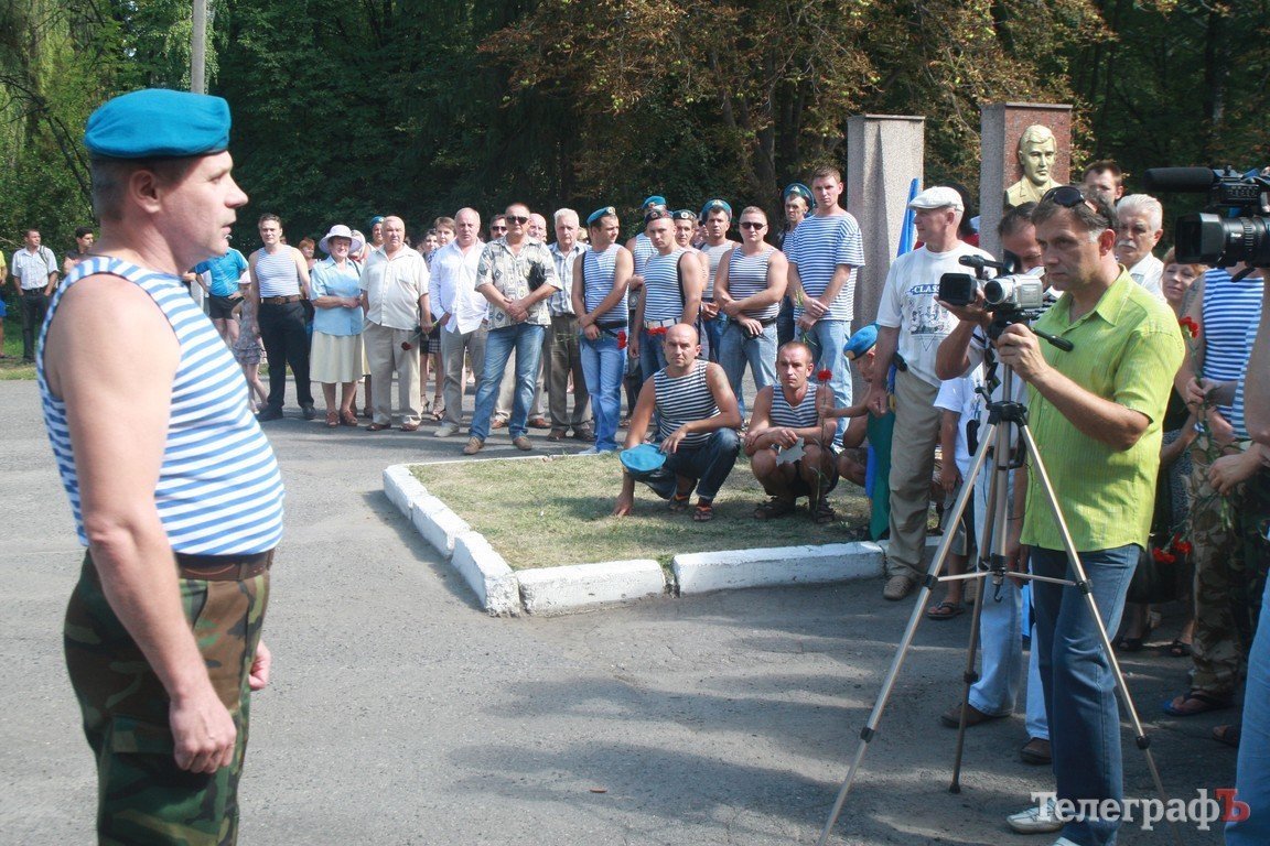 В Кременчуге отмечают день ВДВ (Фоторепортаж) В Кременчуге отмечают день ВДВ (Фоторепортаж)