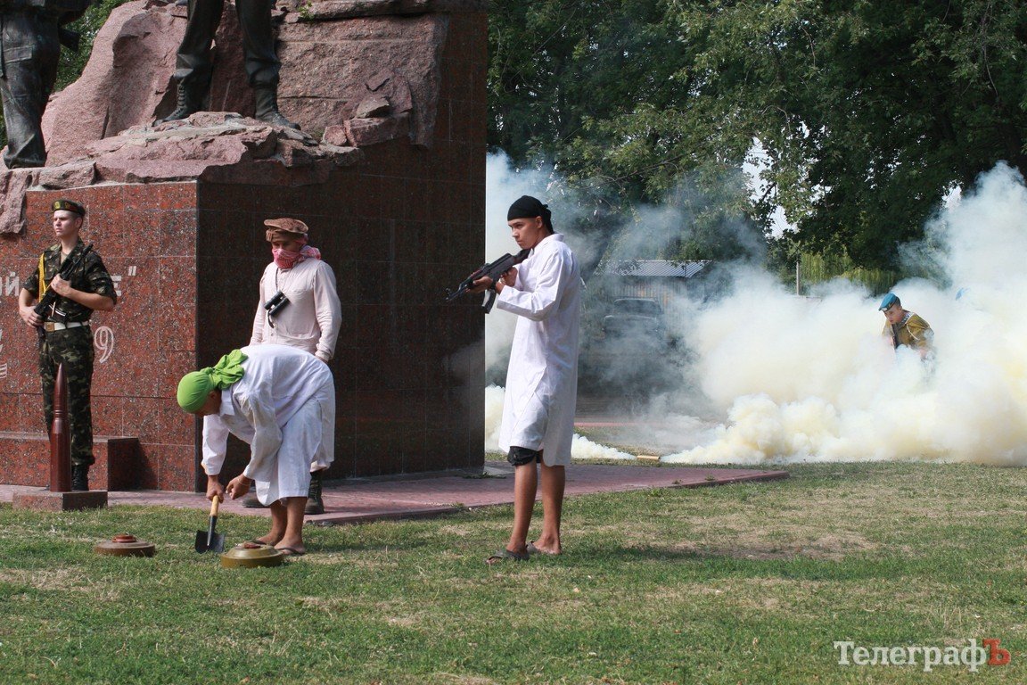 В Кременчуге отмечают день ВДВ (Фоторепортаж) В Кременчуге отмечают день ВДВ (Фоторепортаж)