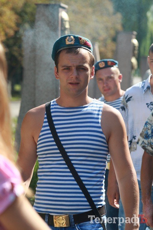 В Кременчуге отмечают день ВДВ (Фоторепортаж) В Кременчуге отмечают день ВДВ (Фоторепортаж)