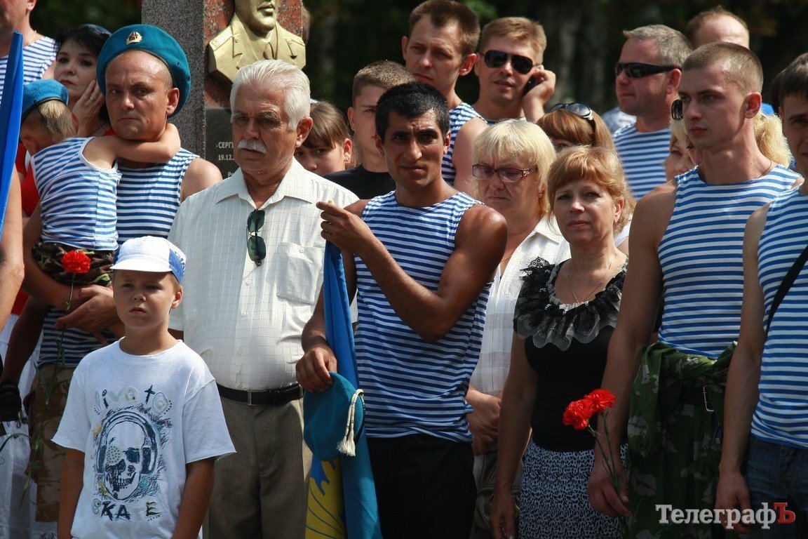 В Кременчуге отмечают день ВДВ (Фоторепортаж) В Кременчуге отмечают день ВДВ (Фоторепортаж)