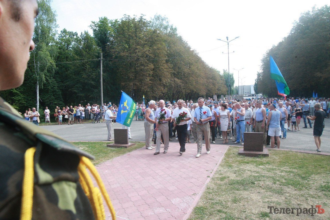В Кременчуге отмечают день ВДВ (Фоторепортаж) В Кременчуге отмечают день ВДВ (Фоторепортаж)