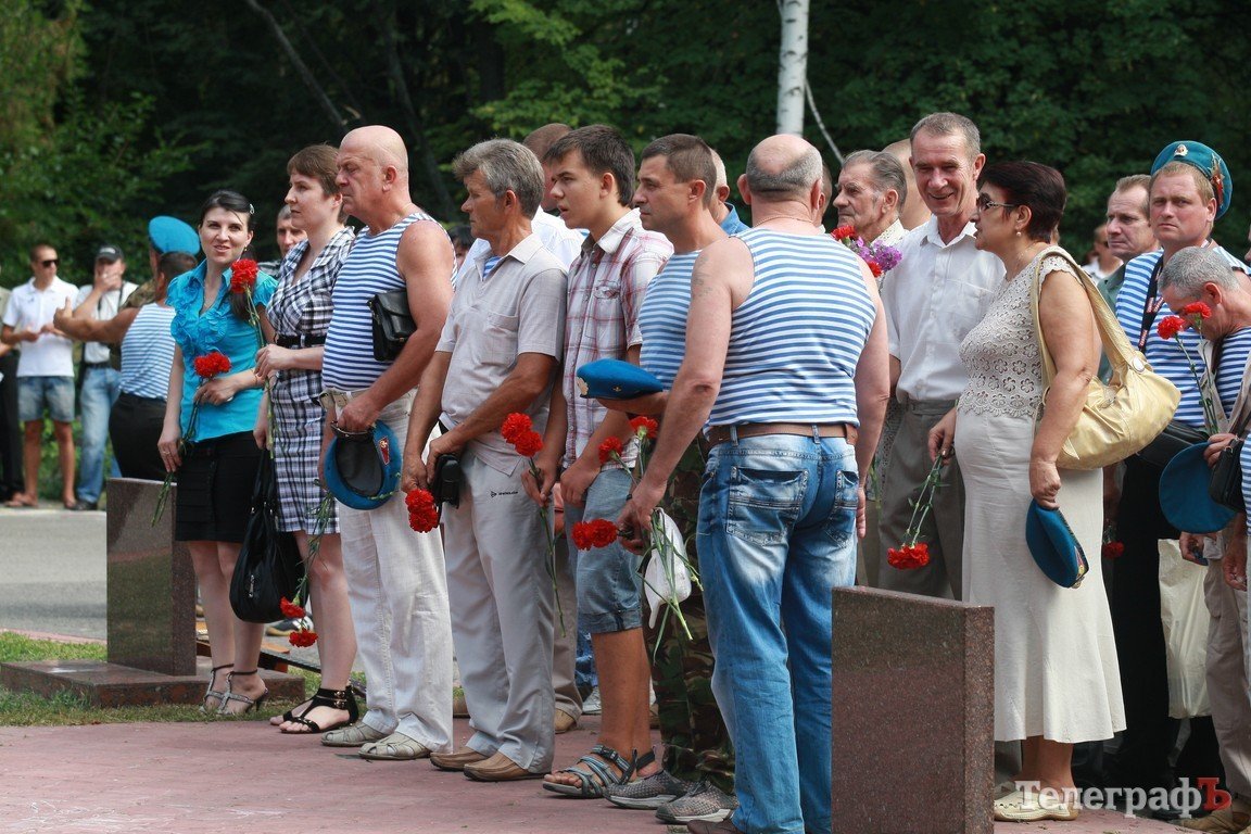 В Кременчуге отмечают день ВДВ (Фоторепортаж) В Кременчуге отмечают день ВДВ (Фоторепортаж)