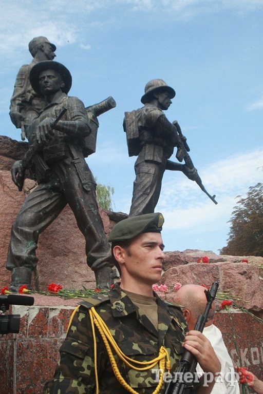 В Кременчуге отмечают день ВДВ (Фоторепортаж) В Кременчуге отмечают день ВДВ (Фоторепортаж)