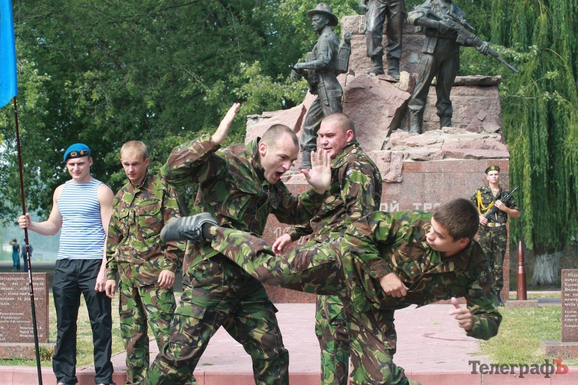 В Кременчуге отмечают день ВДВ (Фоторепортаж) В Кременчуге отмечают день ВДВ (Фоторепортаж)