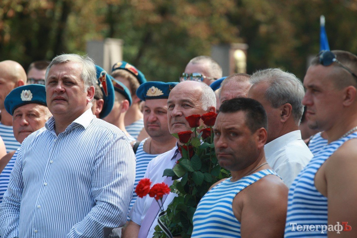 В Кременчуге отмечают день ВДВ (Фоторепортаж) В Кременчуге отмечают день ВДВ (Фоторепортаж)