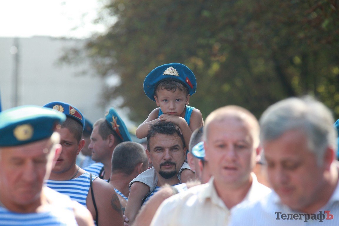В Кременчуге отмечают день ВДВ (Фоторепортаж) В Кременчуге отмечают день ВДВ (Фоторепортаж)
