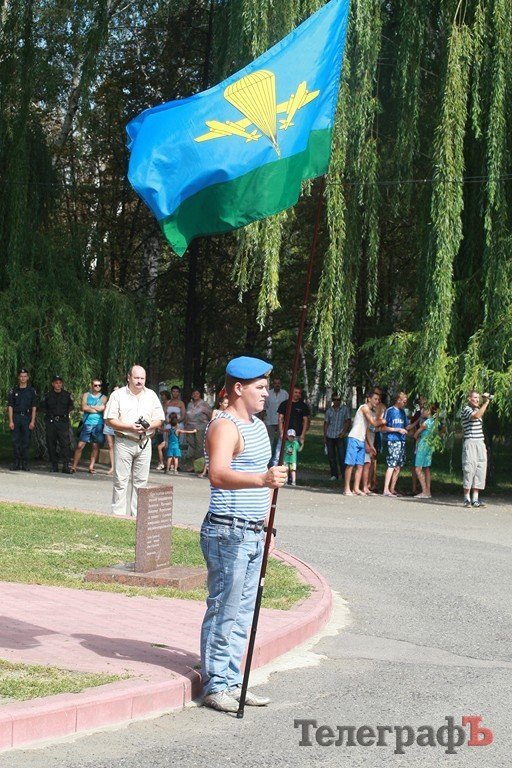 В Кременчуге отмечают день ВДВ (Фоторепортаж) В Кременчуге отмечают день ВДВ (Фоторепортаж)