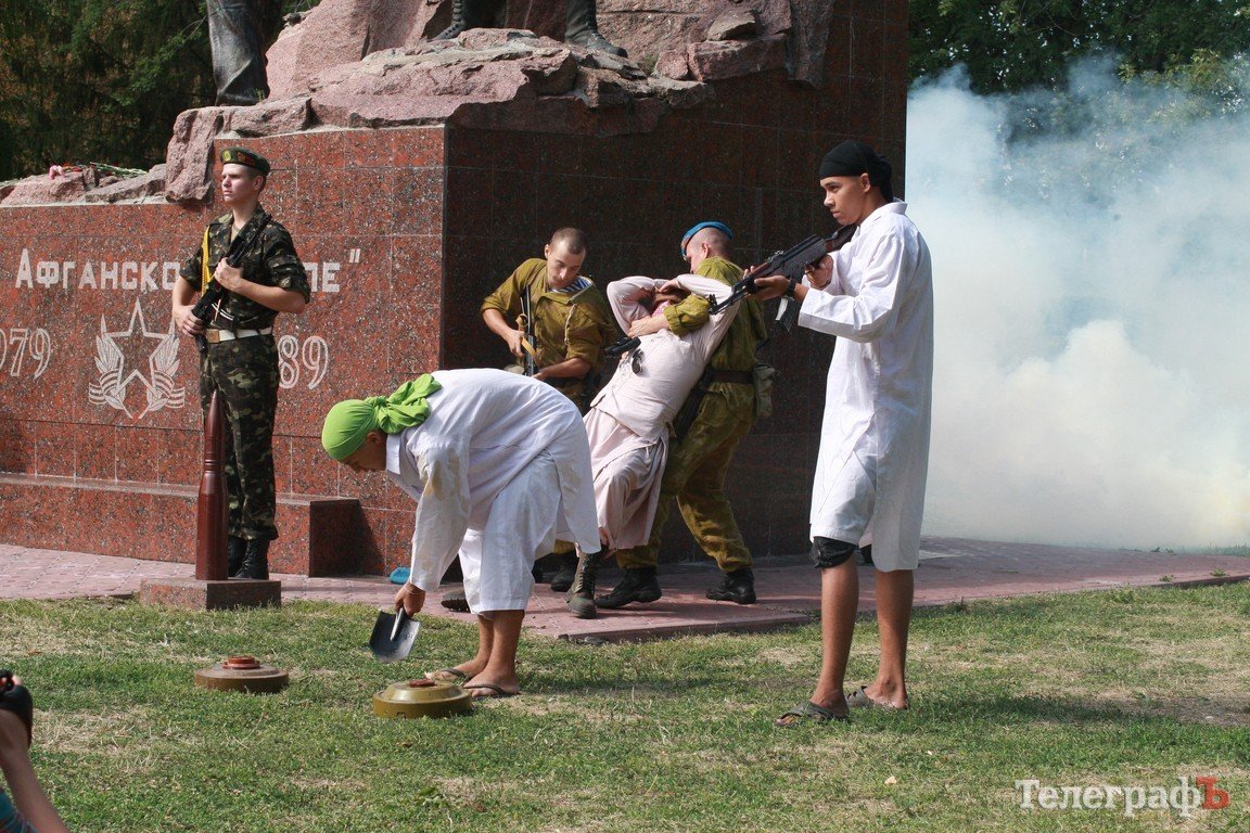 В Кременчуге отмечают день ВДВ (Фоторепортаж) В Кременчуге отмечают день ВДВ (Фоторепортаж)