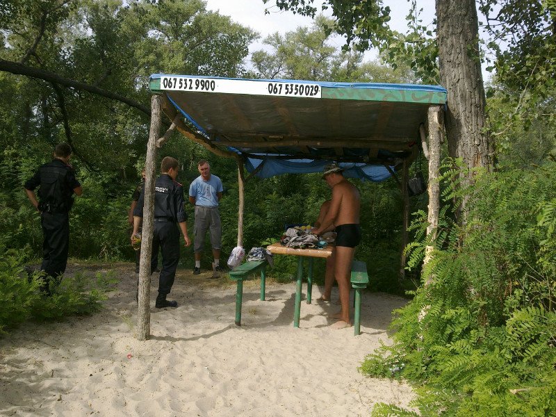 На острове Зеленый снесены 5 незаконных построек На острове Зеленый снесены 5 незаконных построек