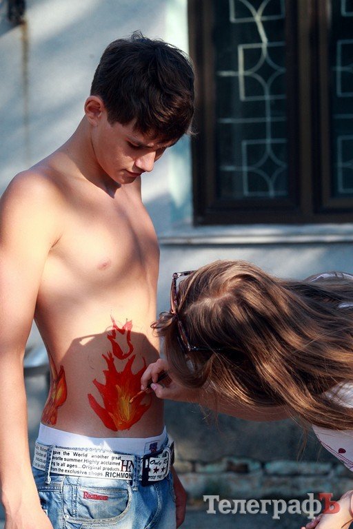 По Кременчугу бегал Аватар и вышагивала Королева (Фото , Видео) По Кременчугу бегал Аватар и вышагивала Королева (Фото , Видео)