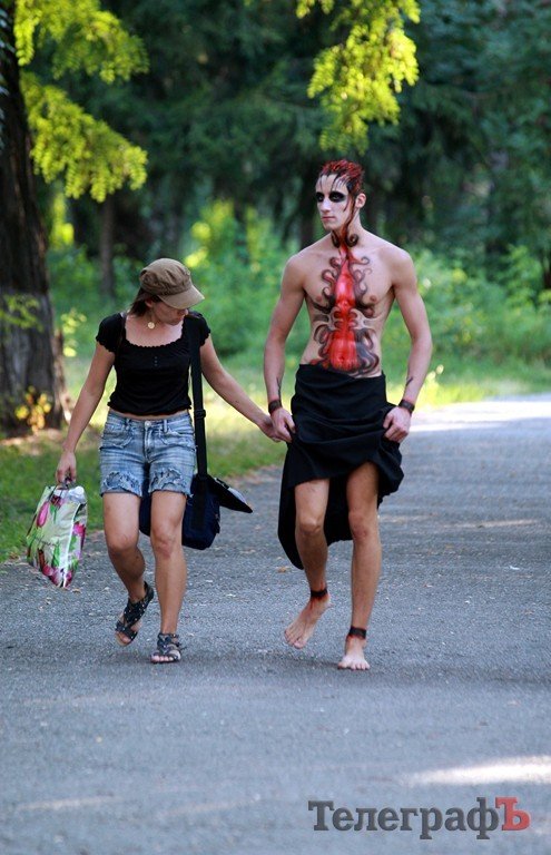 По Кременчугу бегал Аватар и вышагивала Королева (Фото , Видео) По Кременчугу бегал Аватар и вышагивала Королева (Фото , Видео)