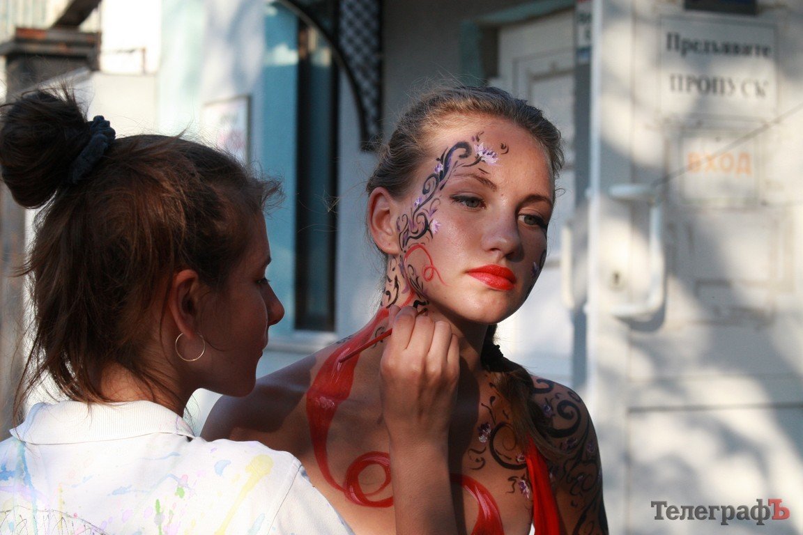 По Кременчугу бегал Аватар и вышагивала Королева (Фото , Видео) По Кременчугу бегал Аватар и вышагивала Королева (Фото , Видео)