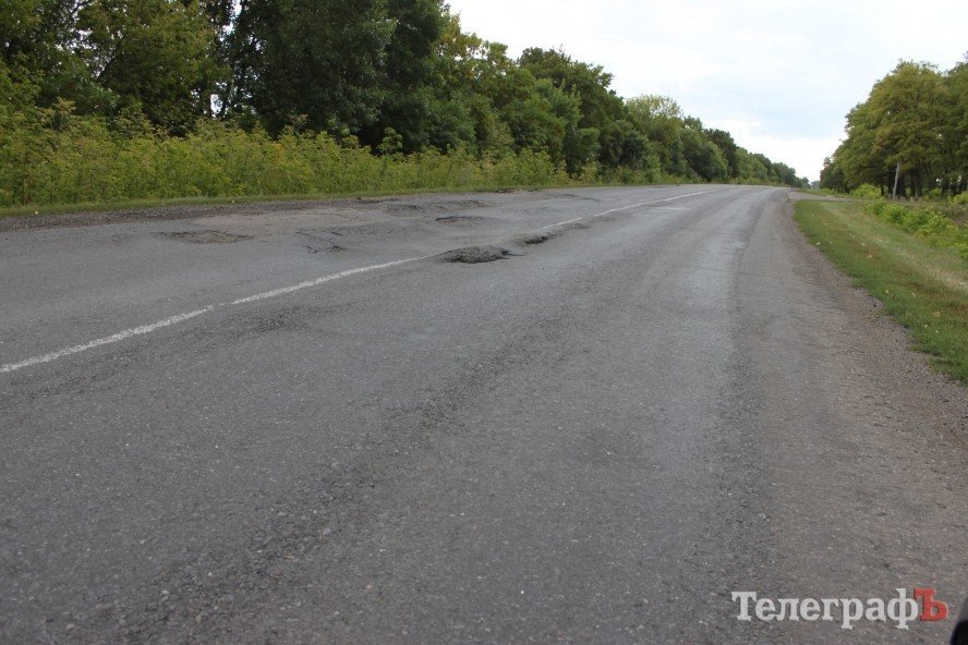 Дорога из Кременчуга на Сорочинцы «усыпана» ямами (ФОТО) Дорога из Кременчуга на Сорочинцы «усыпана» ямами (ФОТО)