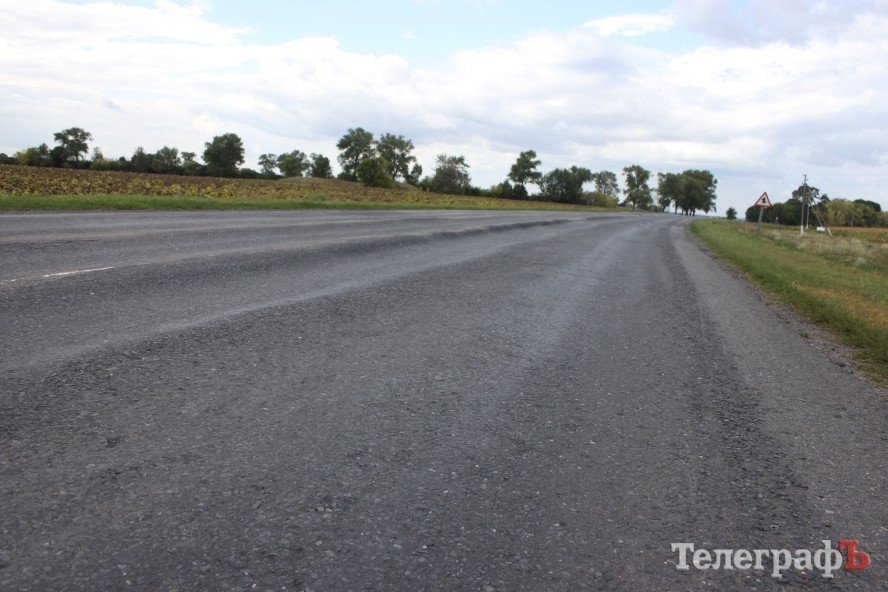 Дорога из Кременчуга на Сорочинцы «усыпана» ямами (ФОТО) Дорога из Кременчуга на Сорочинцы «усыпана» ямами (ФОТО)