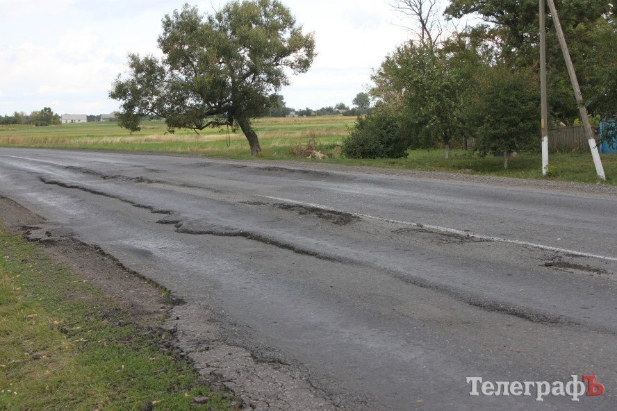 Дорога из Кременчуга на Сорочинцы «усыпана» ямами (ФОТО) Дорога из Кременчуга на Сорочинцы «усыпана» ямами (ФОТО)