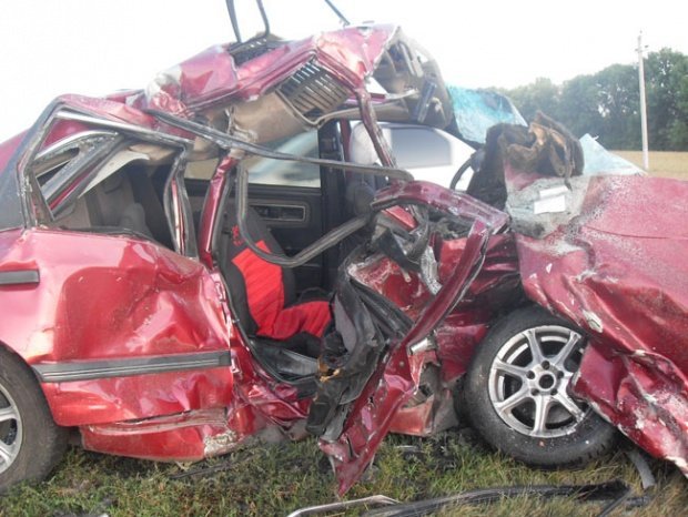 Под Миргородом в ДТП погибли двое кременчужан, ранены ещё шестеро человек (ДОПОЛНЕНО, ФОТО) Под Миргородом в ДТП погибли двое кременчужан, ранены ещё шестеро человек (ДОПОЛНЕНО, ФОТО)