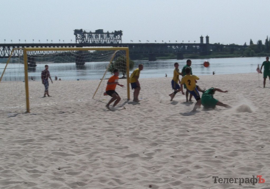 Другий рік поспіль перемогу у Молодіжному Кубку з пляжного футболу виборола команда «КВБЗ». Другий рік поспіль перемогу у Молодіжному Кубку з пляжного футболу виборола команда «КВБЗ».