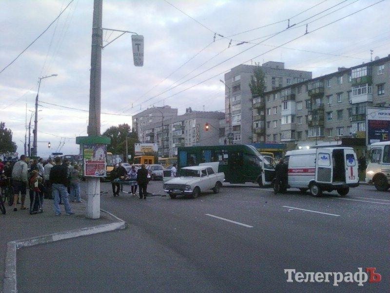 В Кременчуге водитель «Москвича» устроил краш-тест на ровном месте (ФОТО, ВИДЕО) В Кременчуге водитель «Москвича» устроил краш-тест на ровном месте (ФОТО, ВИДЕО)