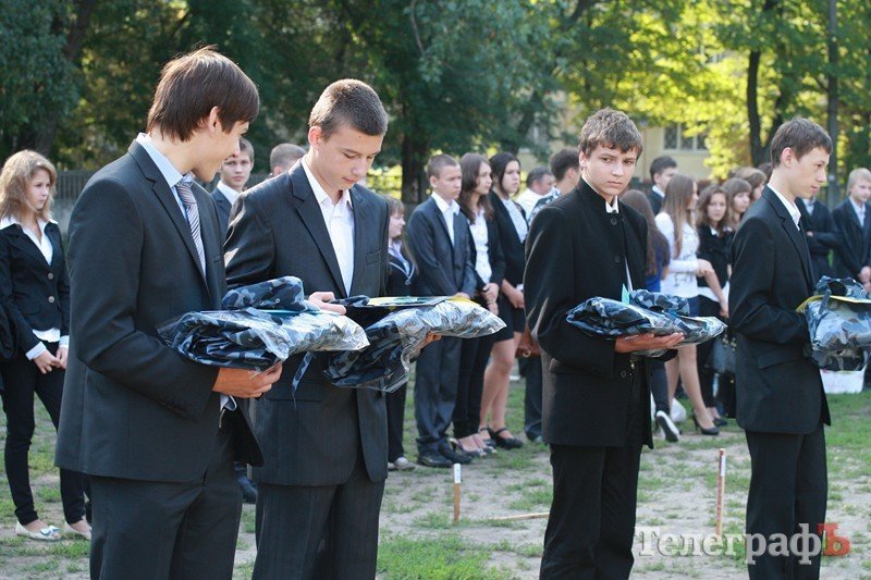 В Кременчуге 13 подростков начали обучение в первом милицейском классе В Кременчуге 13 подростков начали обучение в первом милицейском классе