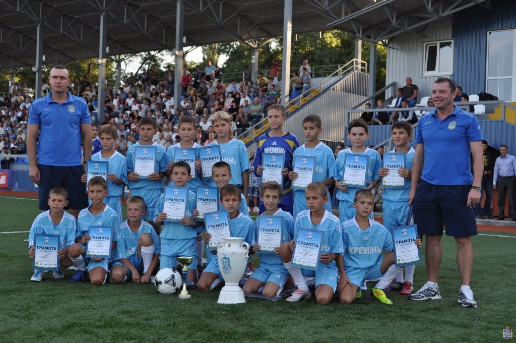 Третья победа к ряду впервые выводит «Кремень» на 4-е место. Третья победа к ряду впервые выводит «Кремень» на 4-е место.