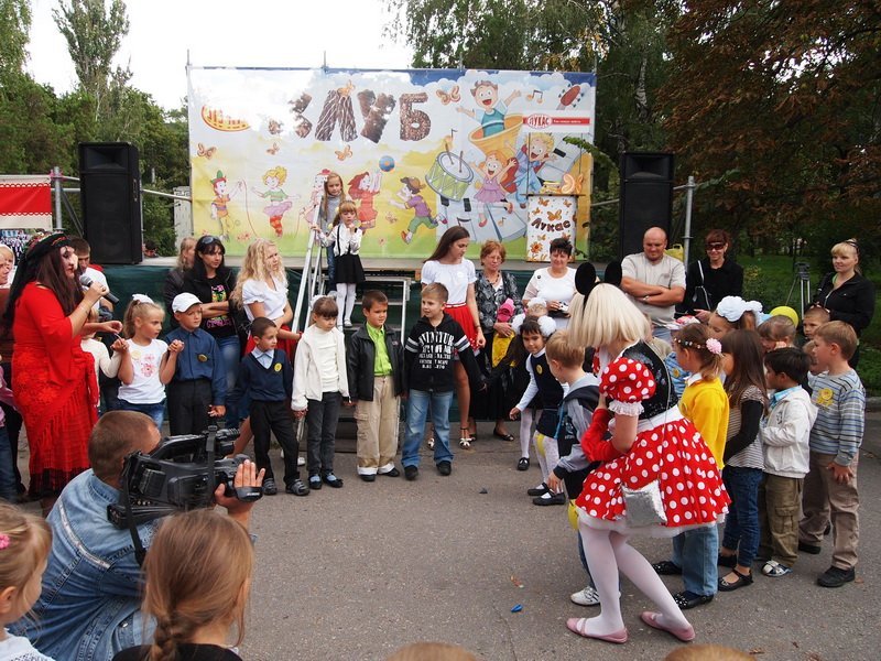 "Лукасна країна знань", де всім весело і солодко "Лукасна країна знань", де всім весело і солодко