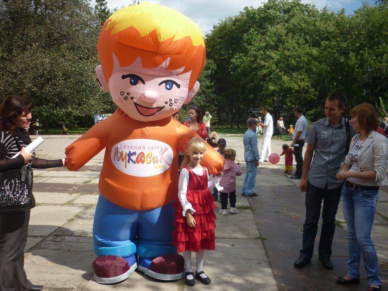 "Лукасна країна знань", де всім весело і солодко "Лукасна країна знань", де всім весело і солодко