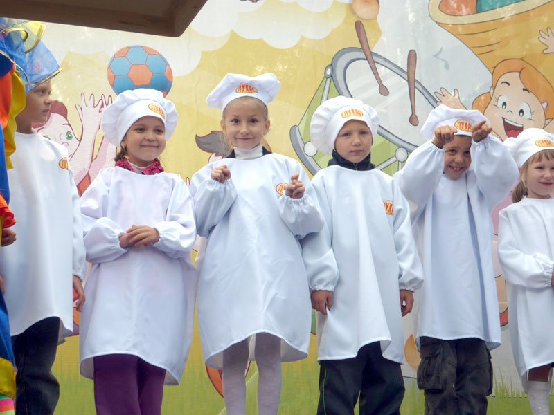 "Лукасна країна знань", де всім весело і солодко "Лукасна країна знань", де всім весело і солодко