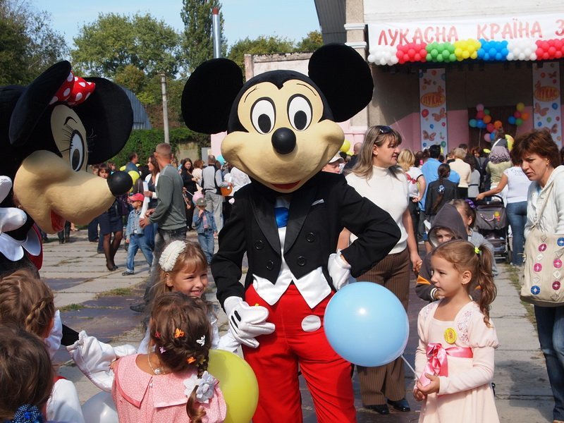 "Лукасна країна знань", де всім весело і солодко "Лукасна країна знань", де всім весело і солодко