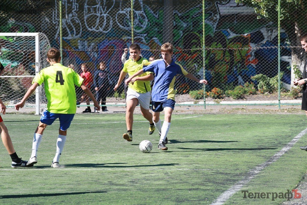 В Кременчуге стартовал футбольный турнир среди школьных команд В Кременчуге стартовал футбольный турнир среди школьных команд