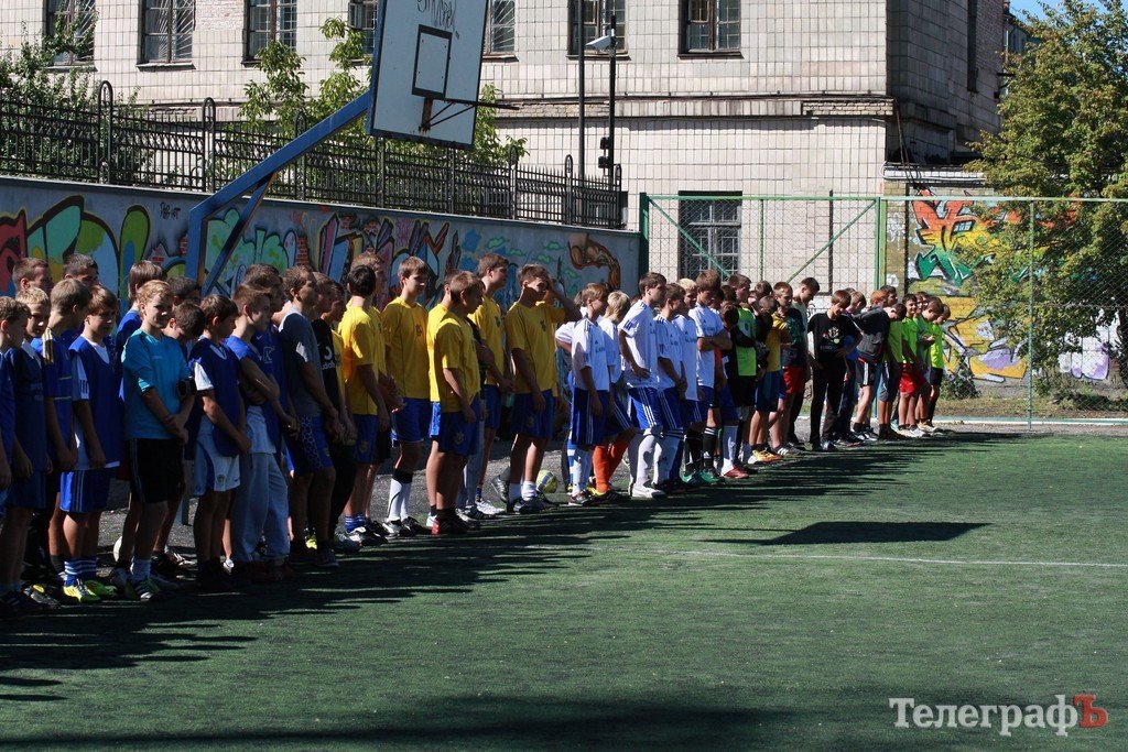 В Кременчуге стартовал футбольный турнир среди школьных команд В Кременчуге стартовал футбольный турнир среди школьных команд