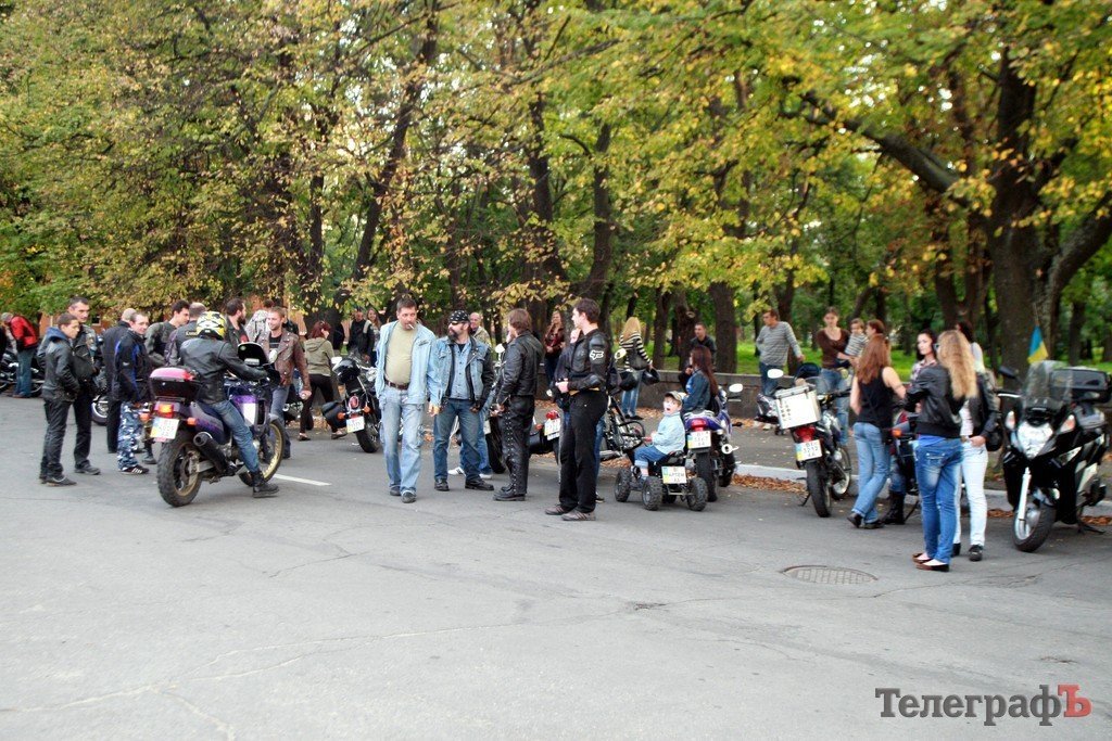 В Кременчуге почтили память погибших мотоциклистов (ВИДЕО) В Кременчуге почтили память погибших мотоциклистов (ВИДЕО)
