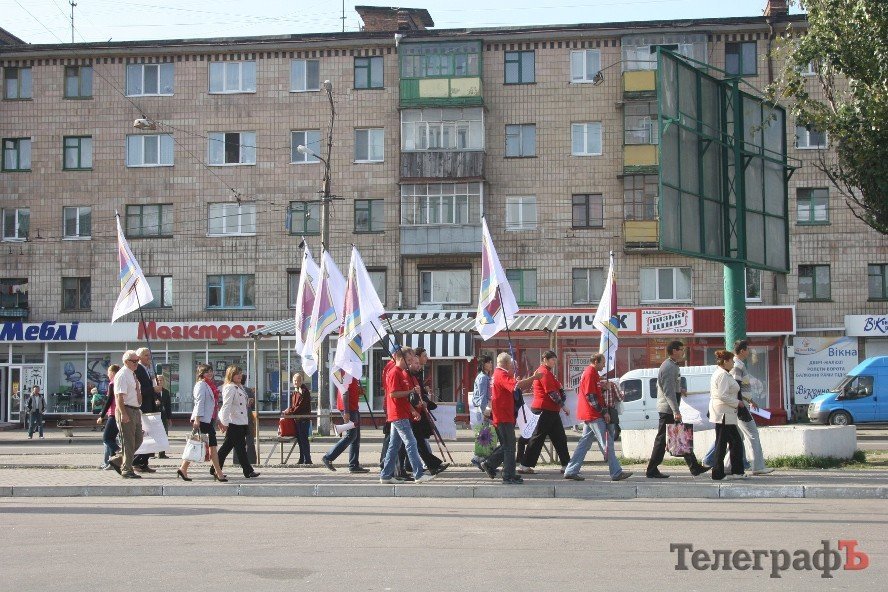Пикет у прокуратуры Кременчуга: мать погибшего работника завода считает, что не все виновные окажутся на скамье подсудимых (ФОТО) Пикет у прокуратуры Кременчуга: мать погибшего работника завода считает, что не все виновные окажутся на скамье подсудимых (ФОТО)