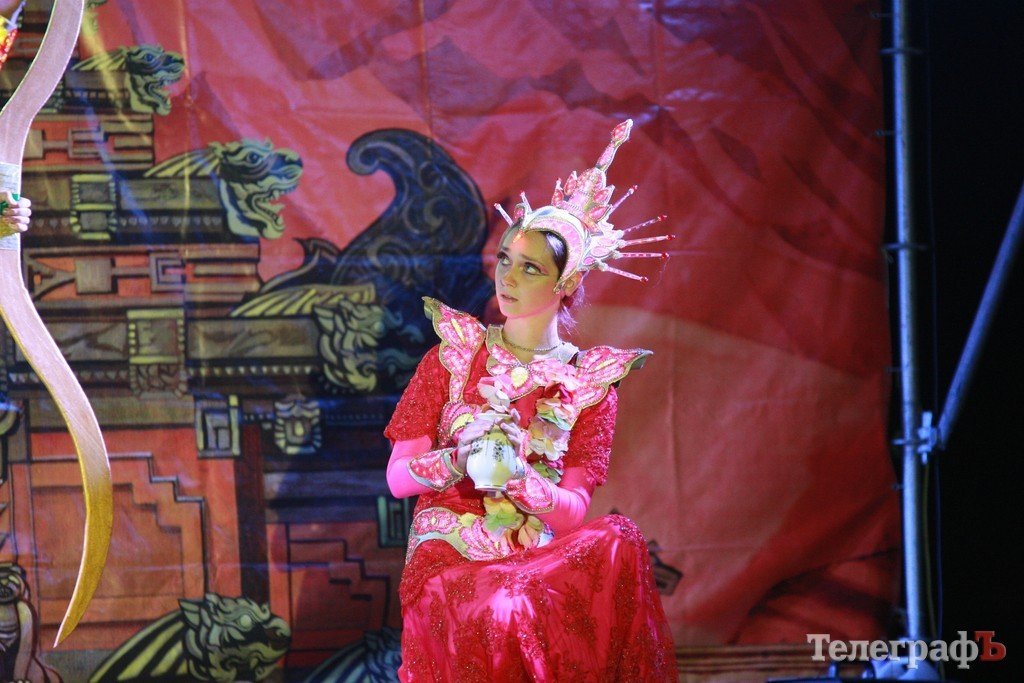 На стадионе «Политехник» театралы организовали пиротехническое шоу (ФОТО) На стадионе «Политехник» театралы организовали пиротехническое шоу (ФОТО)