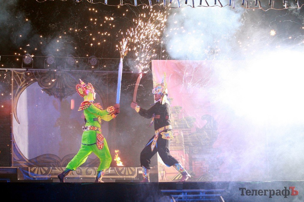 На стадионе «Политехник» театралы организовали пиротехническое шоу (ФОТО) На стадионе «Политехник» театралы организовали пиротехническое шоу (ФОТО)