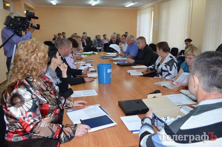 Скандал в окружкоме: жеребьевка с помощью ведра (ФОТО) Скандал в окружкоме: жеребьевка с помощью ведра (ФОТО)