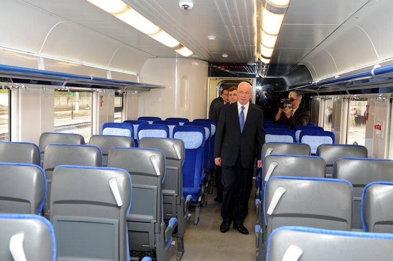 Украине нужны крюковские вагоны, - Азаров Украине нужны крюковские вагоны, - Азаров