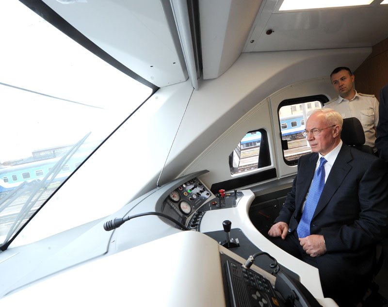 Украине нужны крюковские вагоны, - Азаров Украине нужны крюковские вагоны, - Азаров