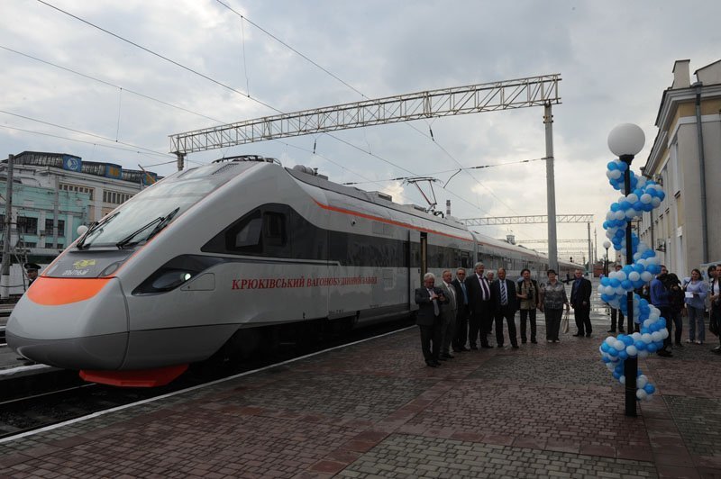 Украине нужны крюковские вагоны, - Азаров Украине нужны крюковские вагоны, - Азаров