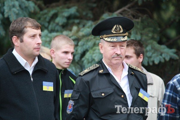 В Кременчуге потребовали очистить горсовет от "шелухи" - пикет перед сессией В Кременчуге потребовали очистить горсовет от "шелухи" - пикет перед сессией