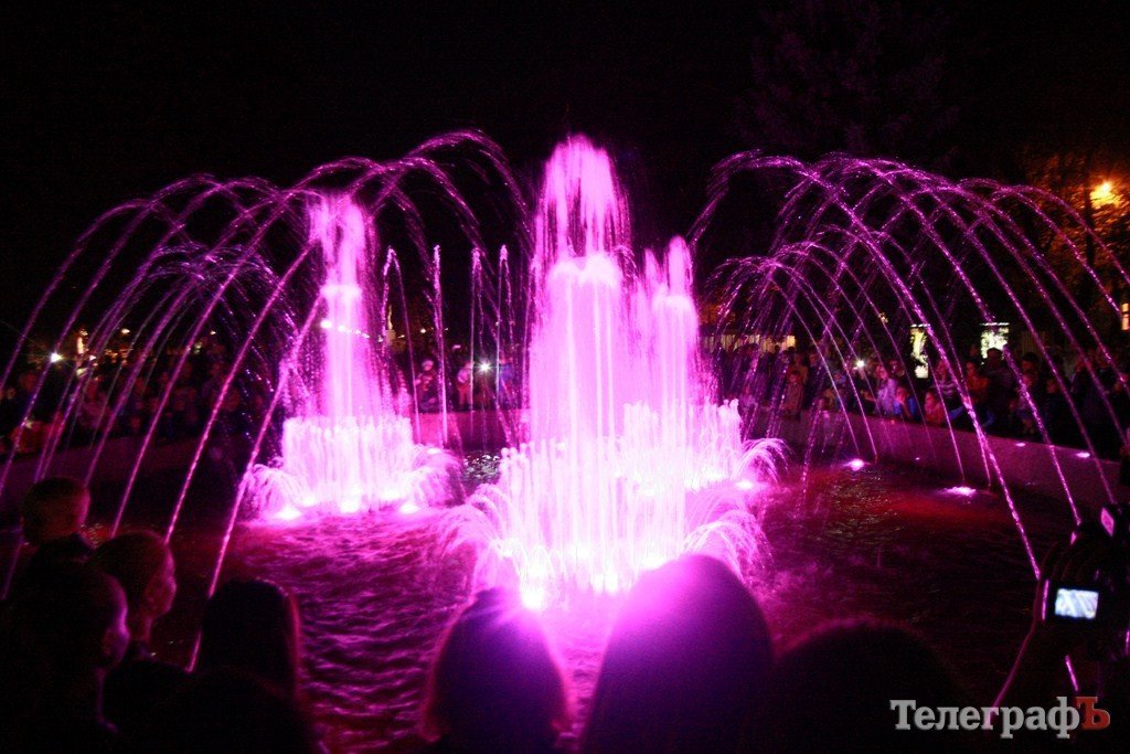 В сквере «Октябрьский» заработал свето-музыкальный фонтан (Видео, Фото) В сквере «Октябрьский» заработал свето-музыкальный фонтан (Видео, Фото)