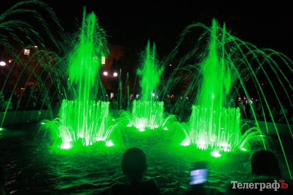 В сквере «Октябрьский» заработал свето-музыкальный фонтан (Видео, Фото) В сквере «Октябрьский» заработал свето-музыкальный фонтан (Видео, Фото)