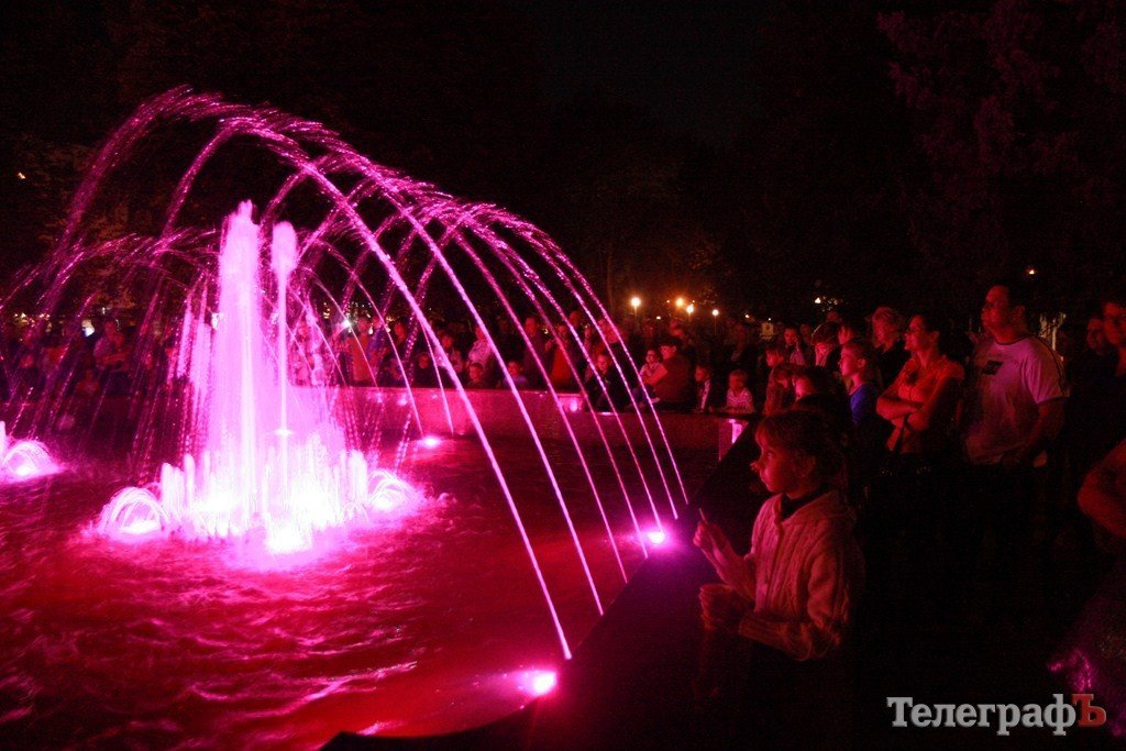 В сквере «Октябрьский» заработал свето-музыкальный фонтан (Видео, Фото) В сквере «Октябрьский» заработал свето-музыкальный фонтан (Видео, Фото)