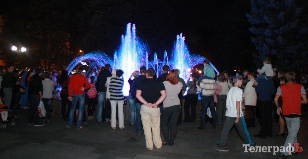 В сквере «Октябрьский» заработал свето-музыкальный фонтан (Видео, Фото) В сквере «Октябрьский» заработал свето-музыкальный фонтан (Видео, Фото)