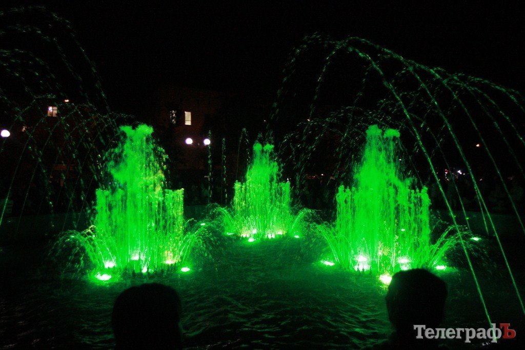 В сквере «Октябрьский» заработал свето-музыкальный фонтан (Видео, Фото) В сквере «Октябрьский» заработал свето-музыкальный фонтан (Видео, Фото)
