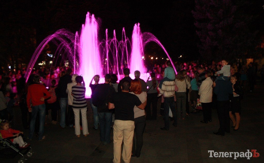 В сквере «Октябрьский» заработал свето-музыкальный фонтан (Видео, Фото) В сквере «Октябрьский» заработал свето-музыкальный фонтан (Видео, Фото)