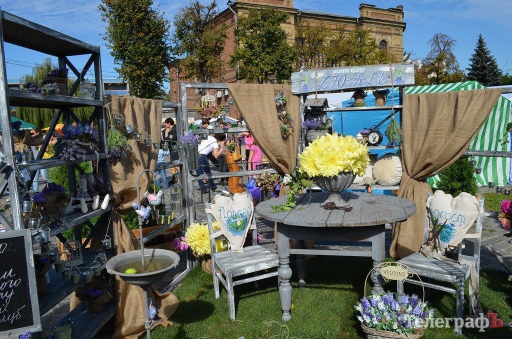 В Кременчуге прошла выставка цветов ко дню города (ФОТО) В Кременчуге прошла выставка цветов ко дню города (ФОТО)